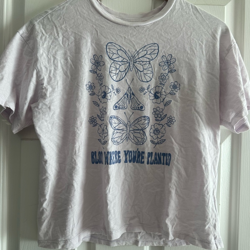 American Eagle Outfitters Light Lavender Tee with Blue Butterfly Graphic